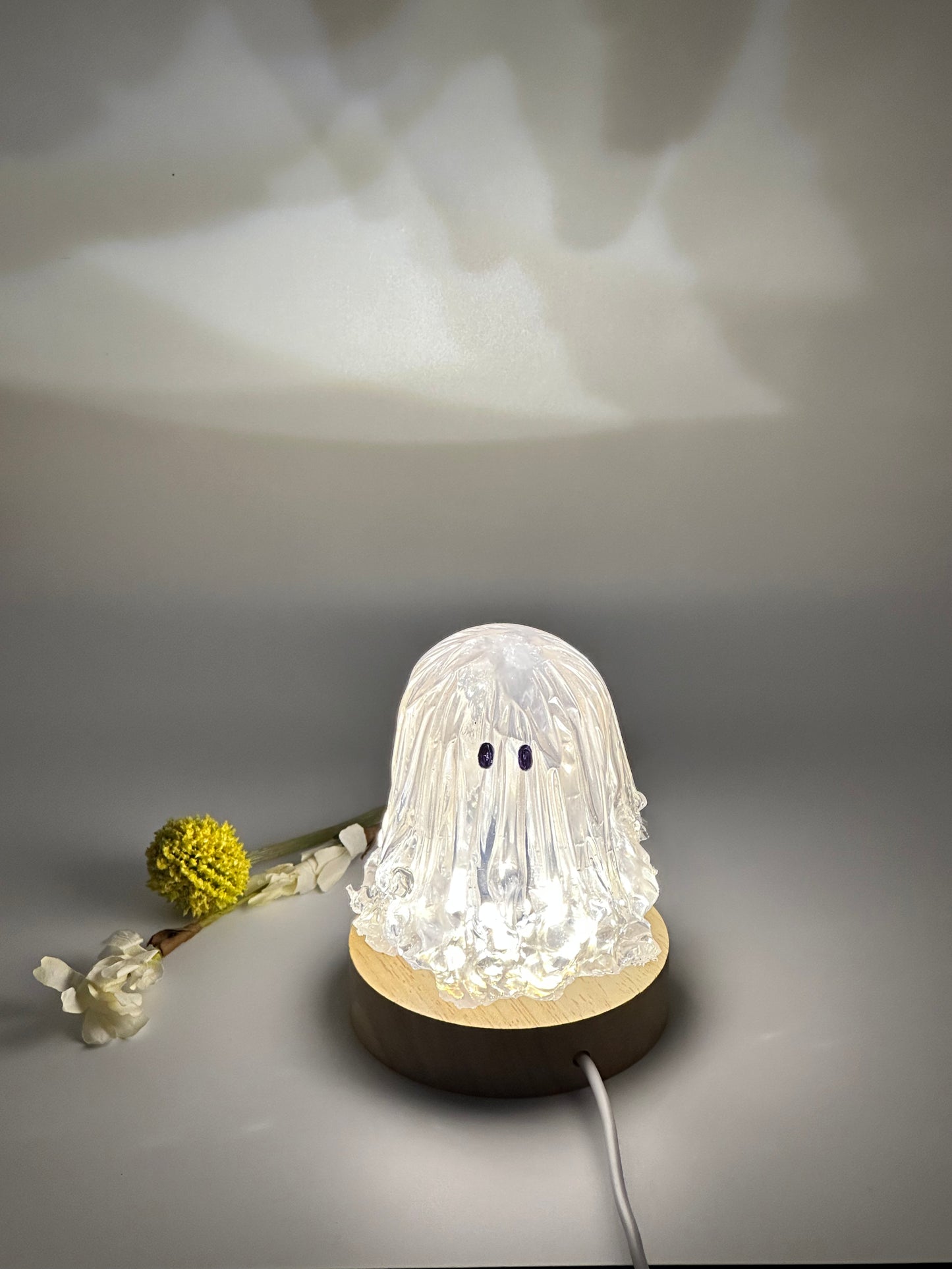 Medium Resin Ghost: Neutral + Clear Pebbles