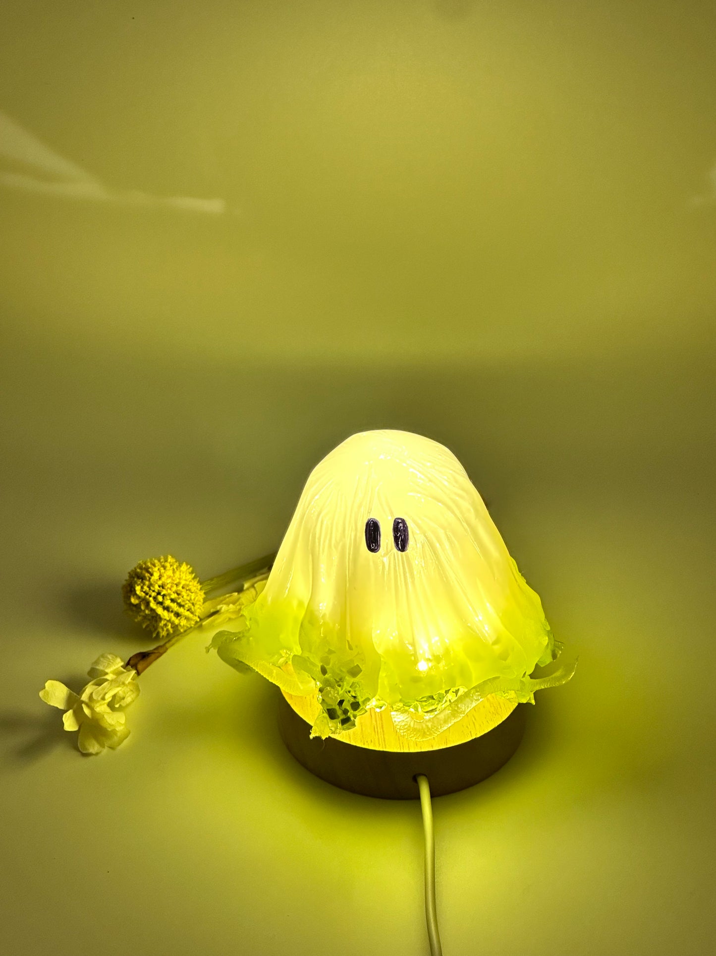 Medium Resin Ghost: Green Tea + Glow in Dark Snakes