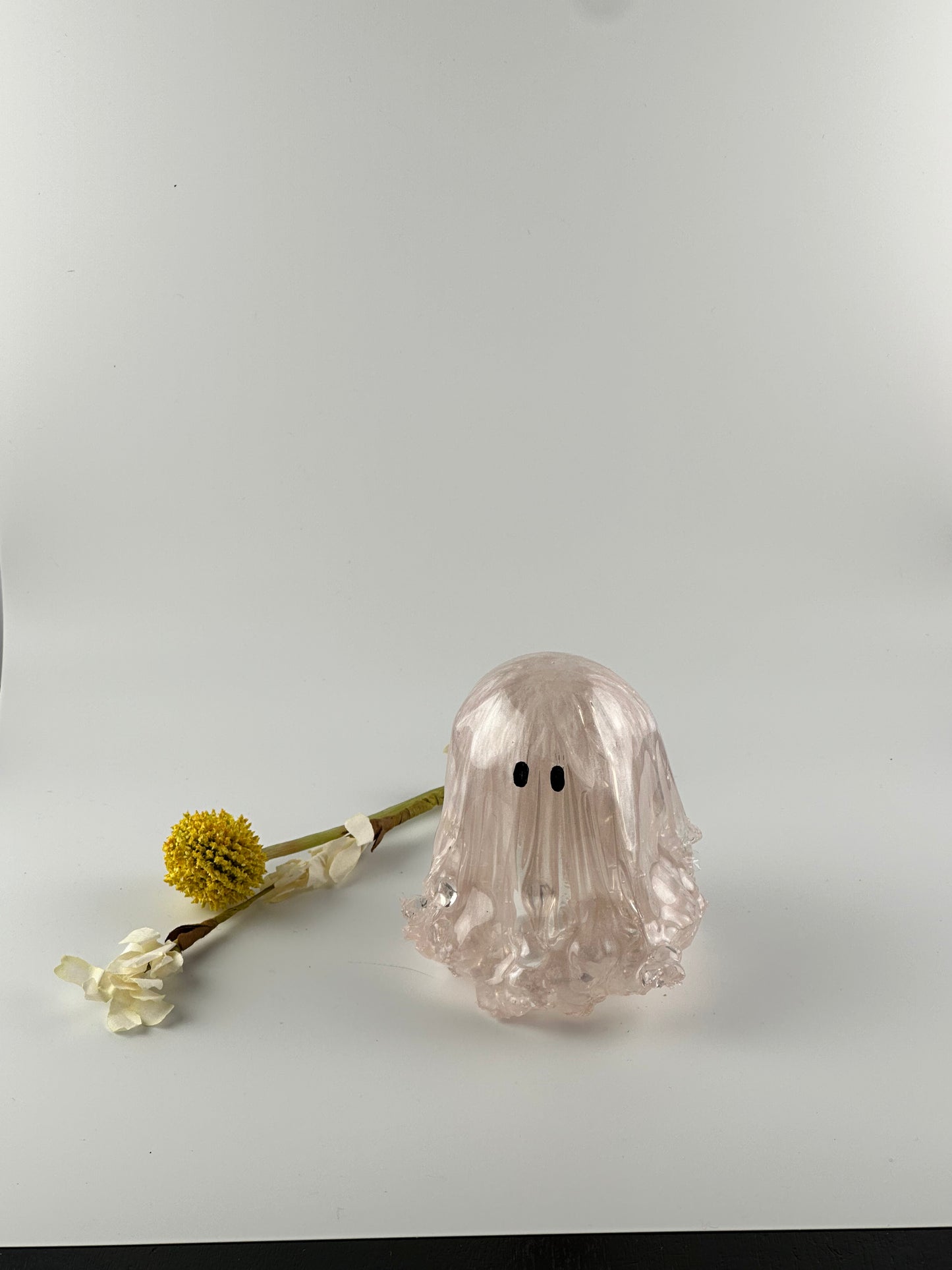 Medium Resin Ghost: Neutral + Clear Pebbles